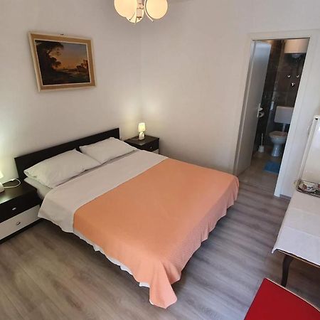 Double Rooms With Terrace Tomica Baška Buitenkant foto