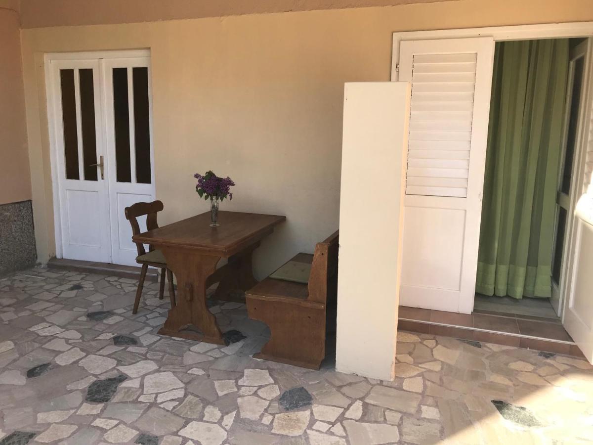 Double Rooms With Terrace Tomica Baška Buitenkant foto