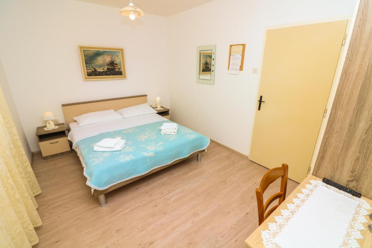 Double Rooms With Terrace Tomica Baška Buitenkant foto